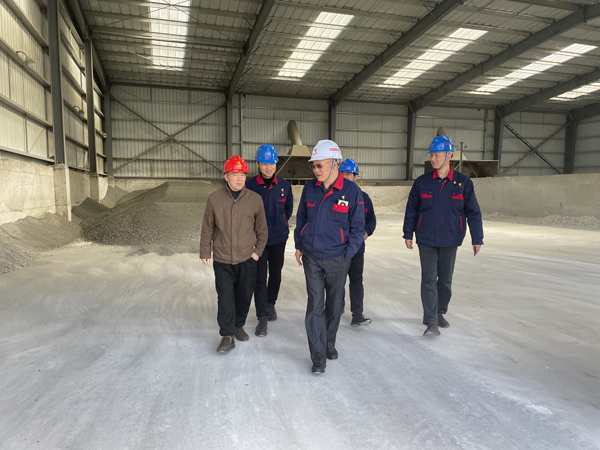 股份公司黨委委員、副總經(jīng)理劉道昆到建材公司調(diào)研