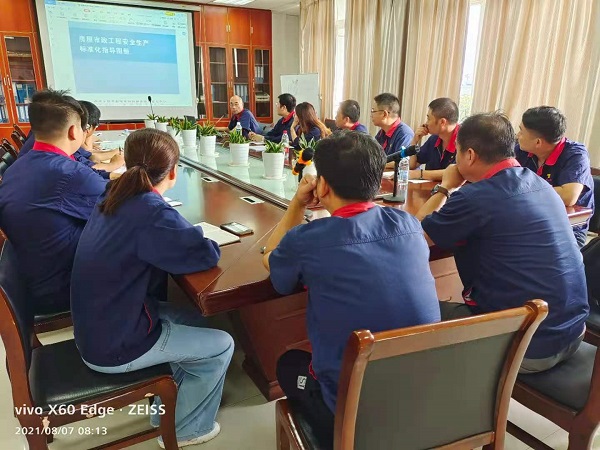 第一建筑工程事業(yè)部開展標(biāo)準化工地建設(shè)培訓(xùn) 第一建筑工程事業(yè)部開展標(biāo)準化工地建設(shè)培訓(xùn)